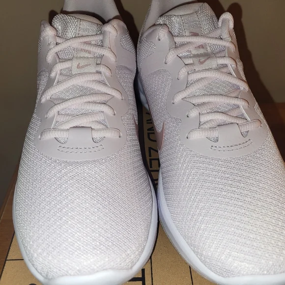 Brand New Women's Size 8.5 Sneakers - Picture 10 of 11